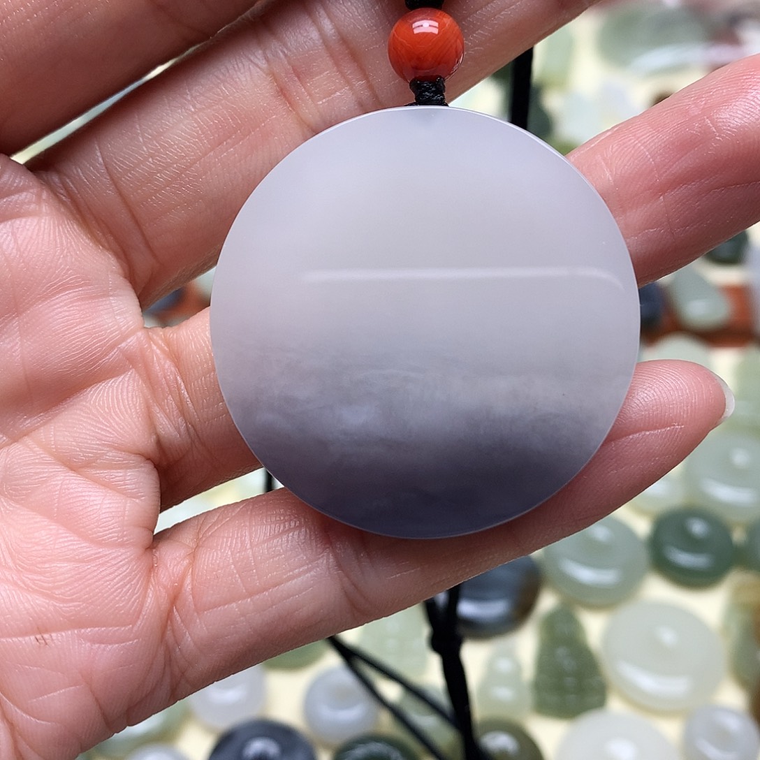 小***神和田玉未镶嵌颈饰