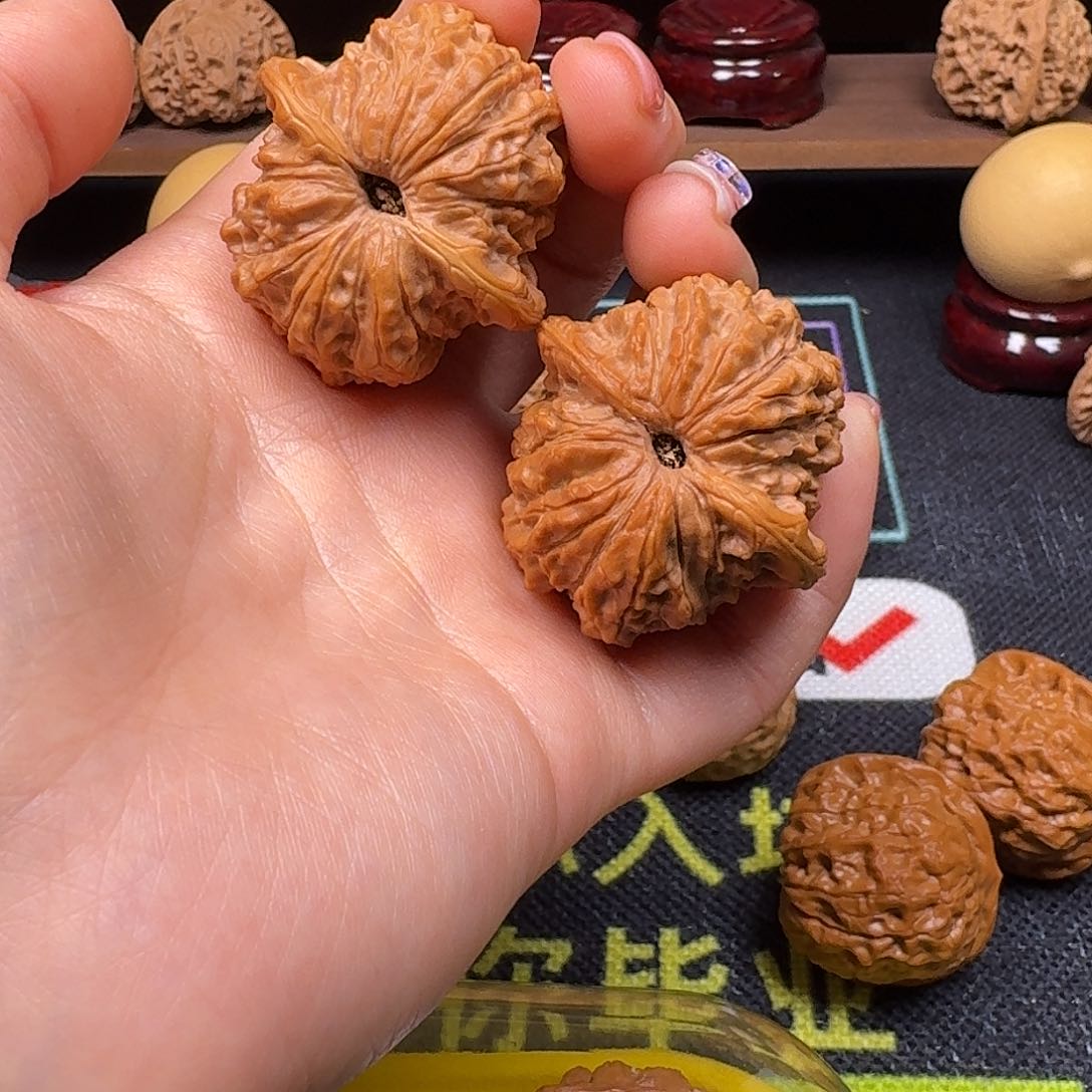 文玩核桃吊坠ℒ****39.5血麒麟