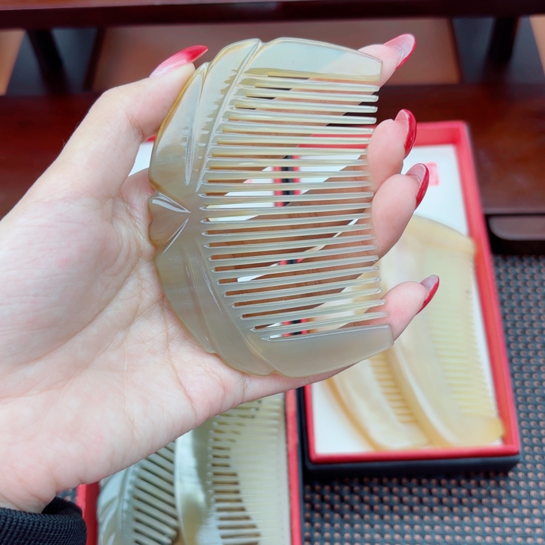 纯手工制作纯牛角梳子