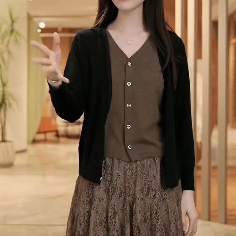 女装长袖针织黑色不起球毛衣拼接秋季毛针织衫时尚