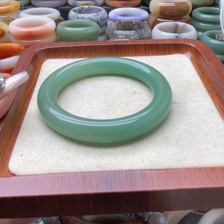 石英岩玉手镯未镶嵌3*