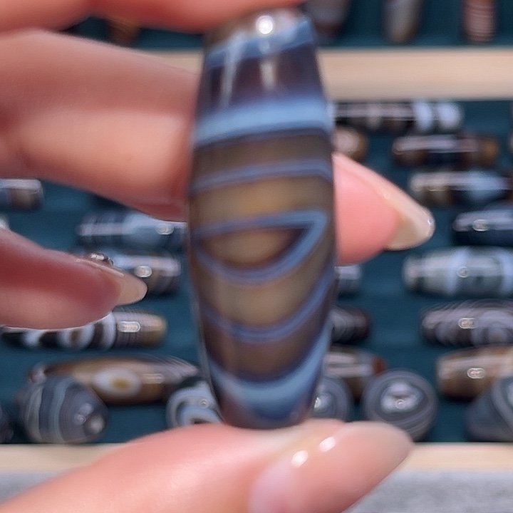 宝****玛瑙/玉髓合金珠宝奇石