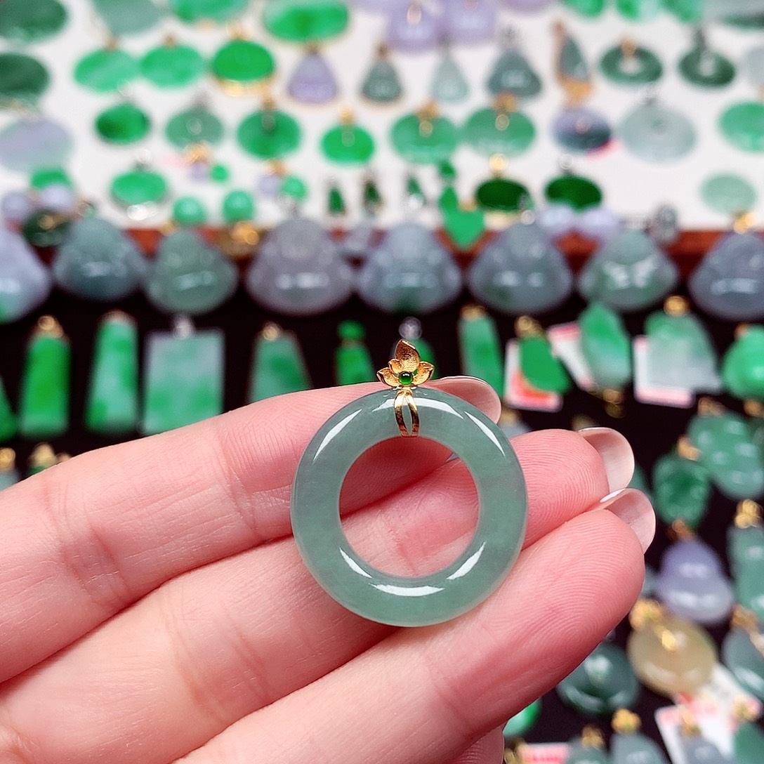 翡翠18K金镶嵌颈饰