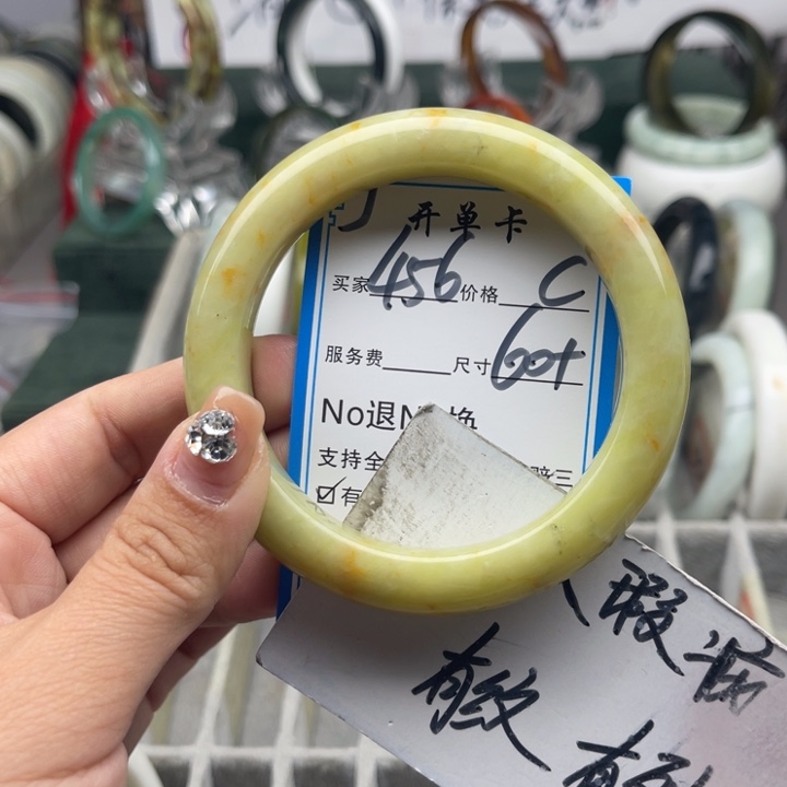 蛇纹石玉未镶嵌手镯