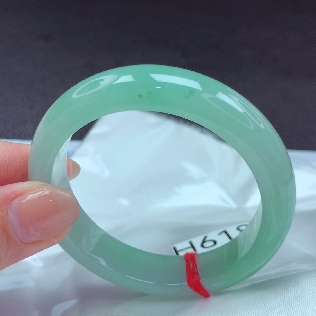 翡翠手镯未镶嵌手镯88