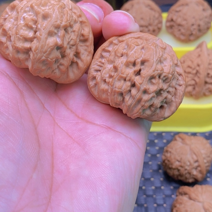 核桃手串/手链難**塗白狮子头44尺有点黄