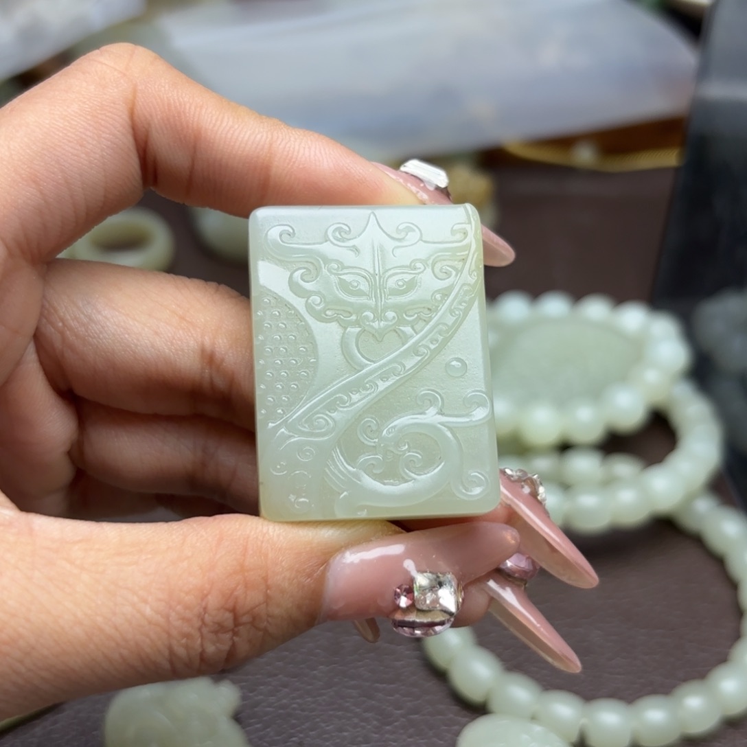 和田玉颈饰未镶嵌