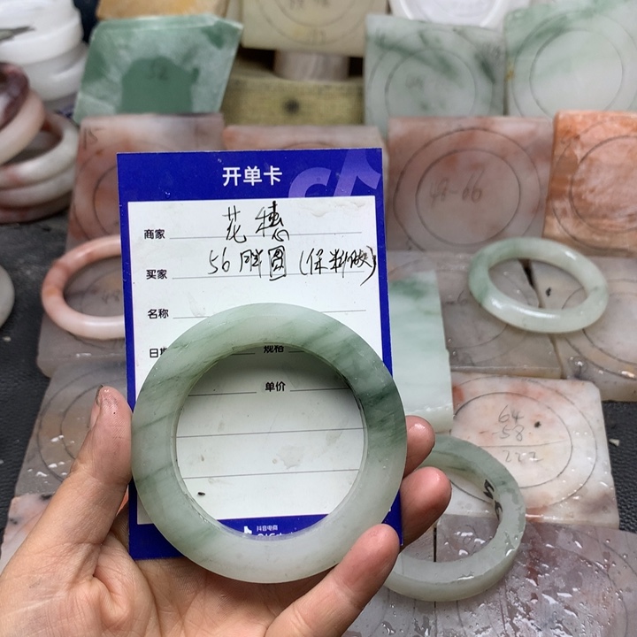 石英质玉手镯未镶嵌花*定制手镯