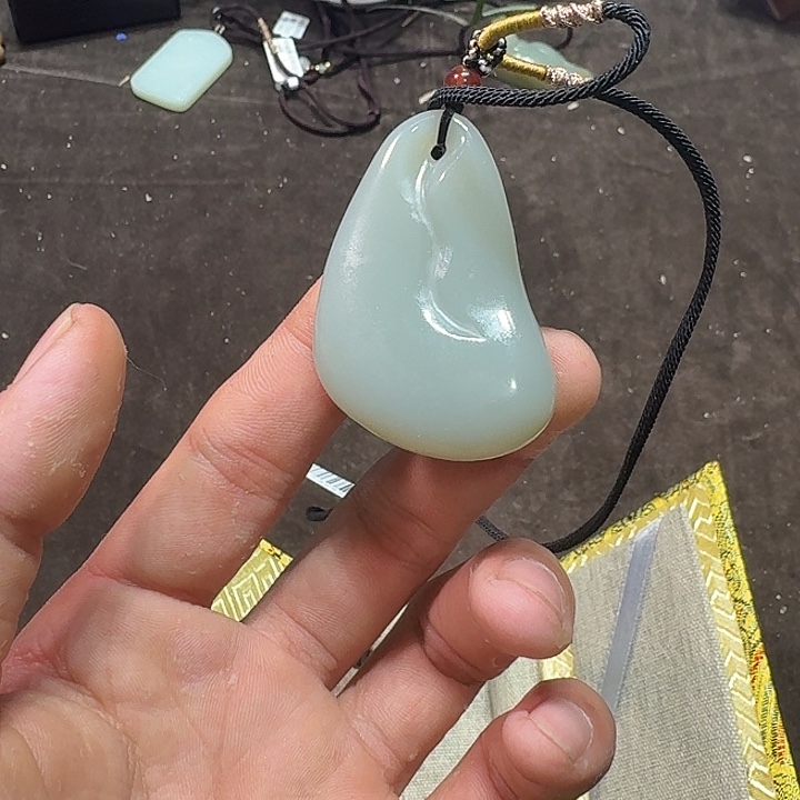 未镶嵌和田玉车挂