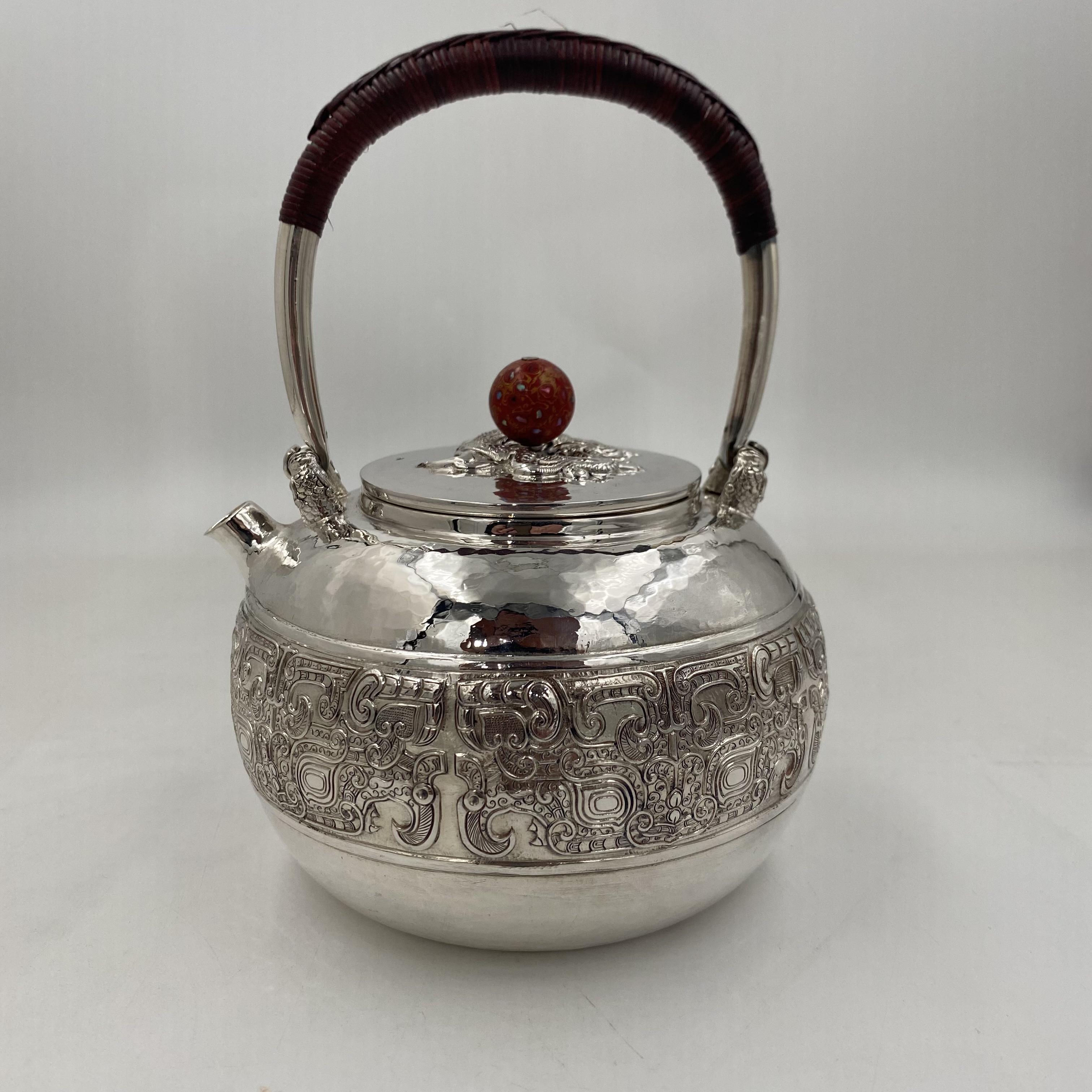 当代 足银999手作兽纹提梁烧水银壶