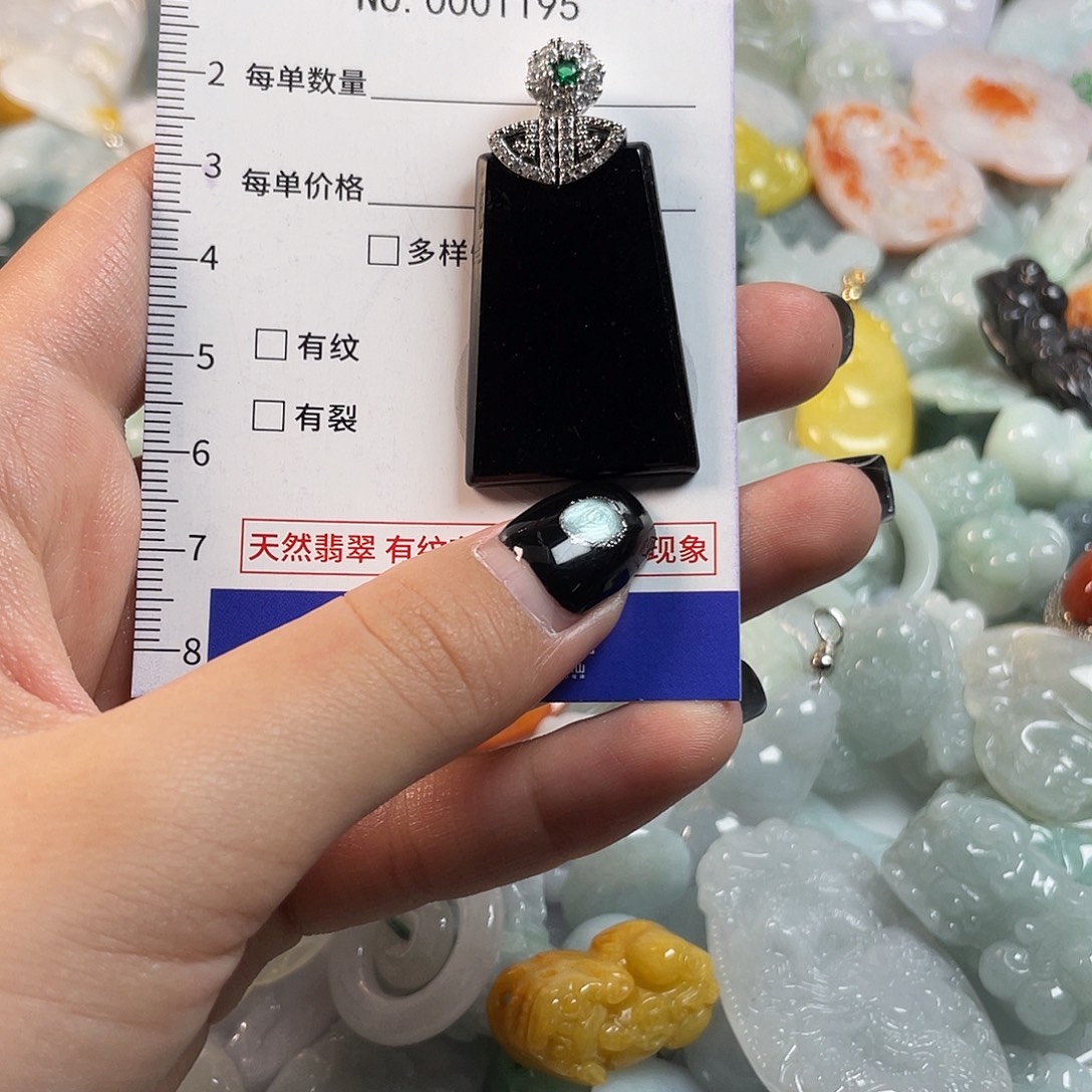 翡翠未镶嵌颈饰1195