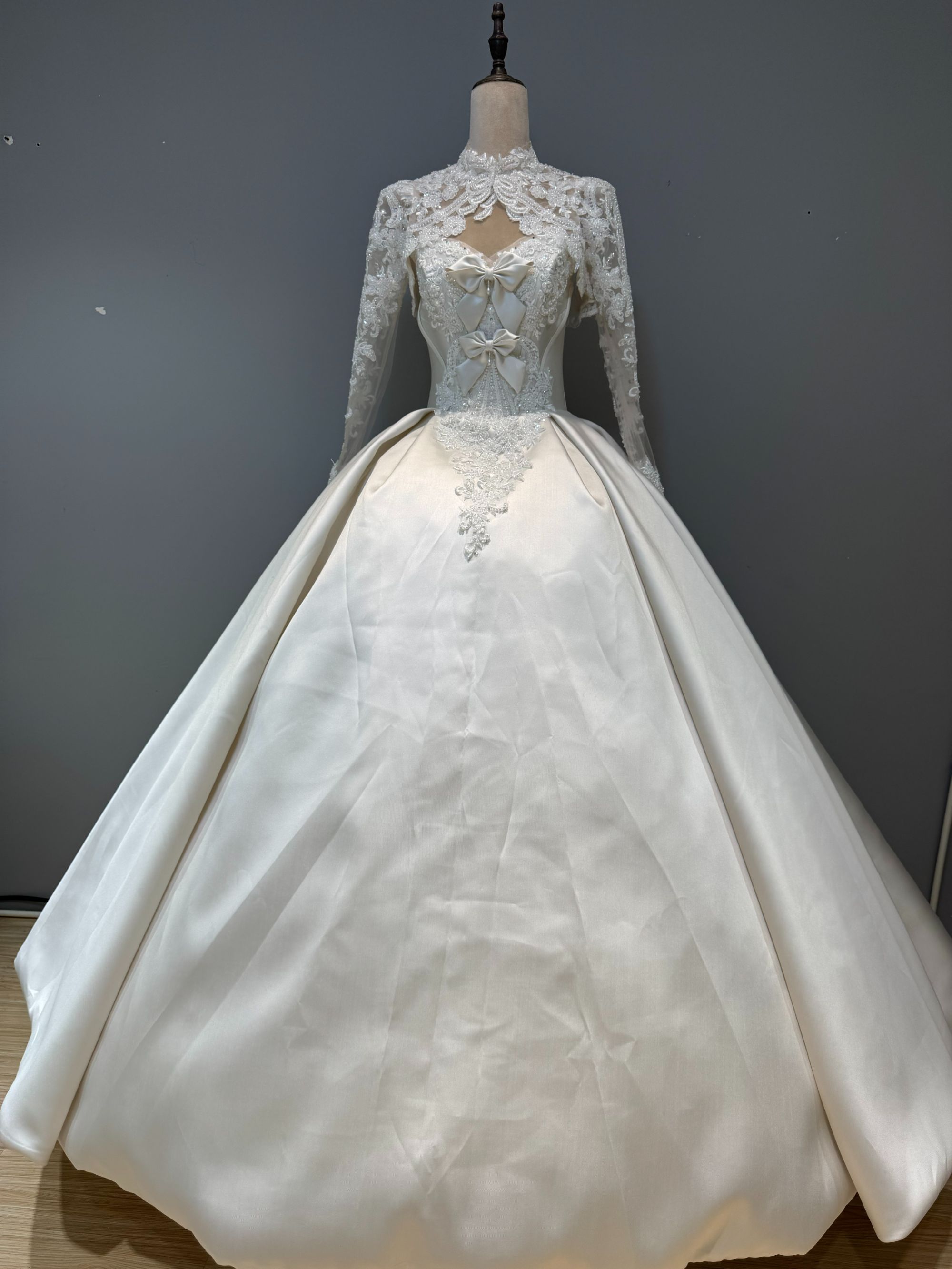 2025抹胸少女安妮一件多穿缎面主婚纱显示大气质感轻奢复古蕾丝