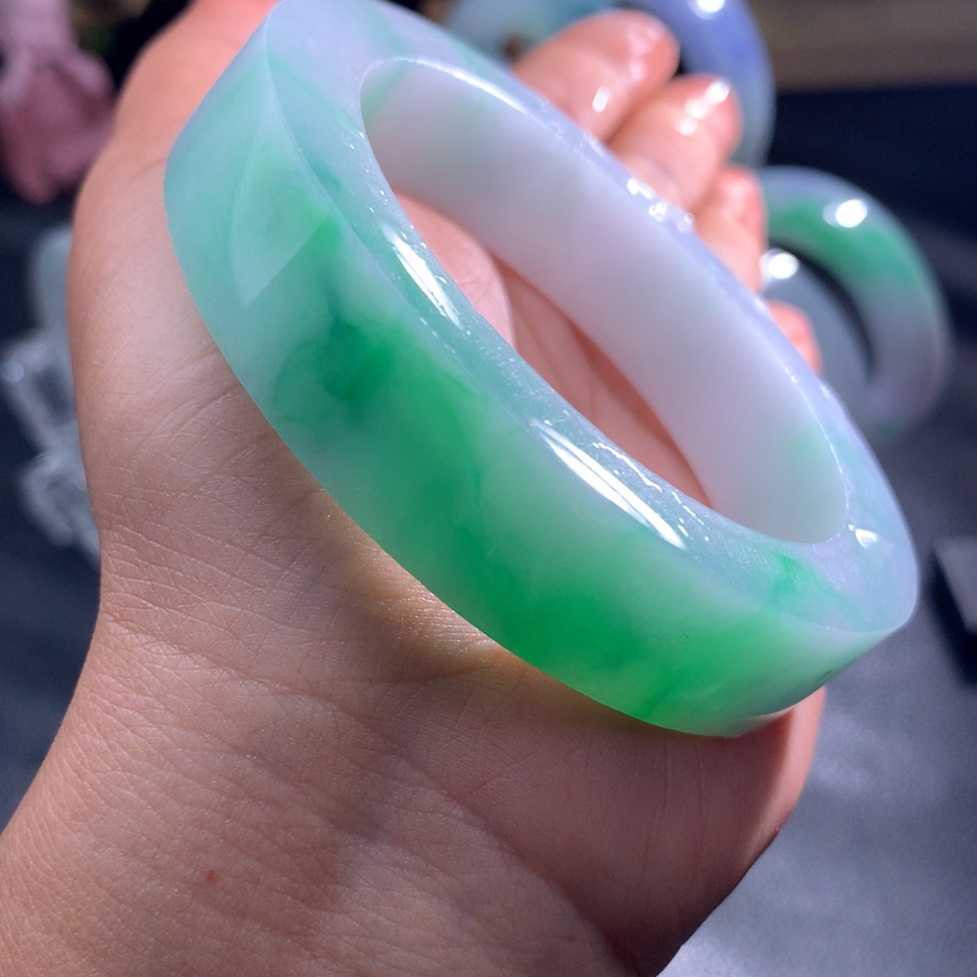 豆***菜定制翡翠未镶嵌手镯