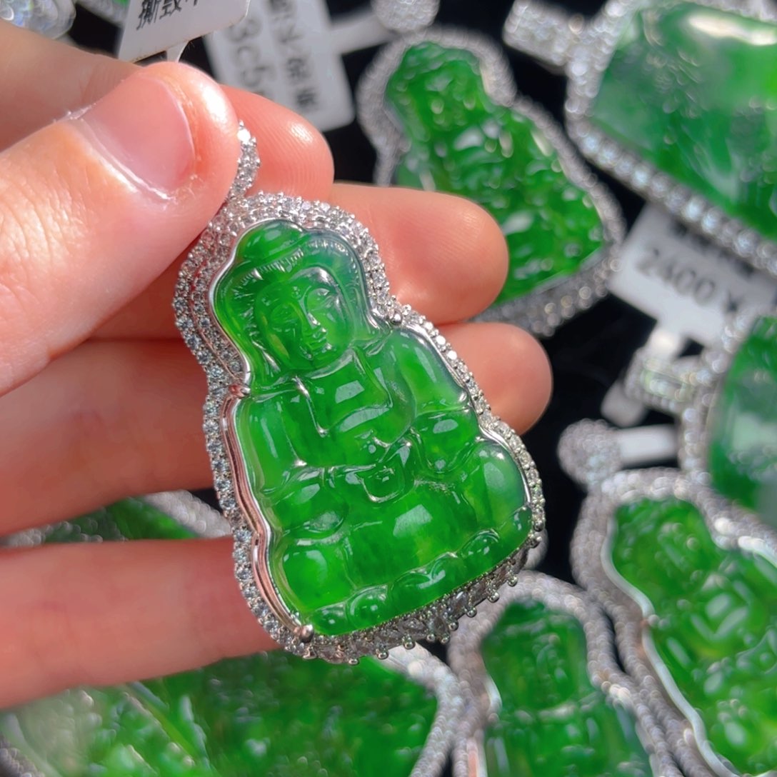 翡翠颈饰未镶嵌观音