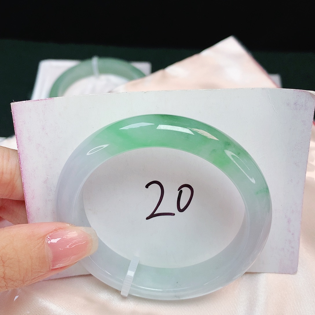 翡翠未镶嵌手镯正圈51+