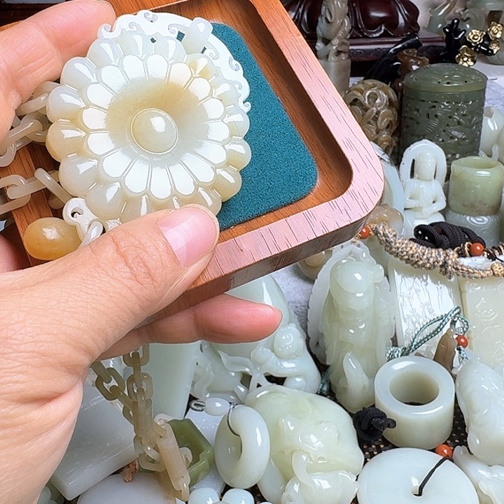 华***哥瓷片新号开播瓷盘一件