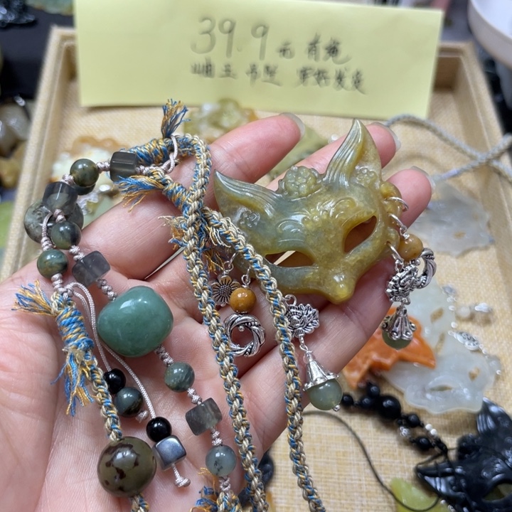 合金蛇纹石玉颈饰