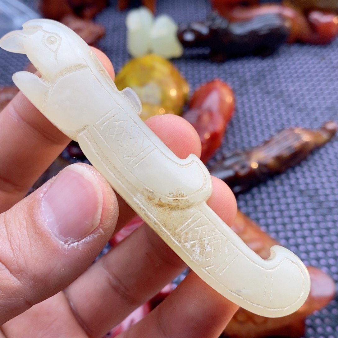 蛇纹石玉颈饰未镶嵌