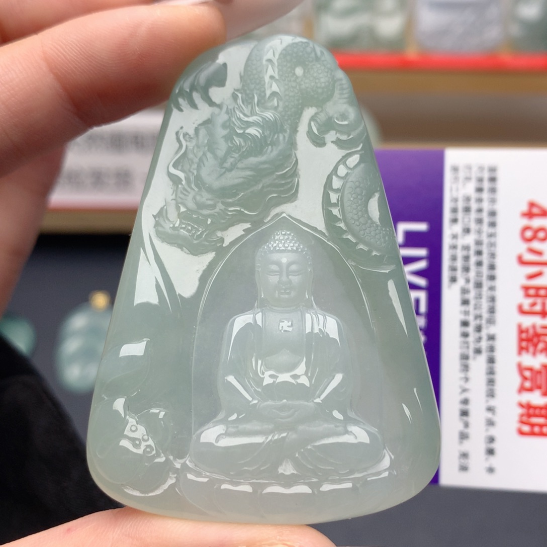 翡翠未镶嵌颈饰大日如来