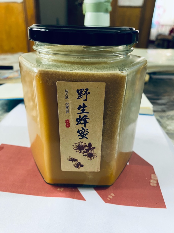 云南高原树洞土蜂蜜，来自原生态大山深处的百花蜜，一年一取的冬蜜