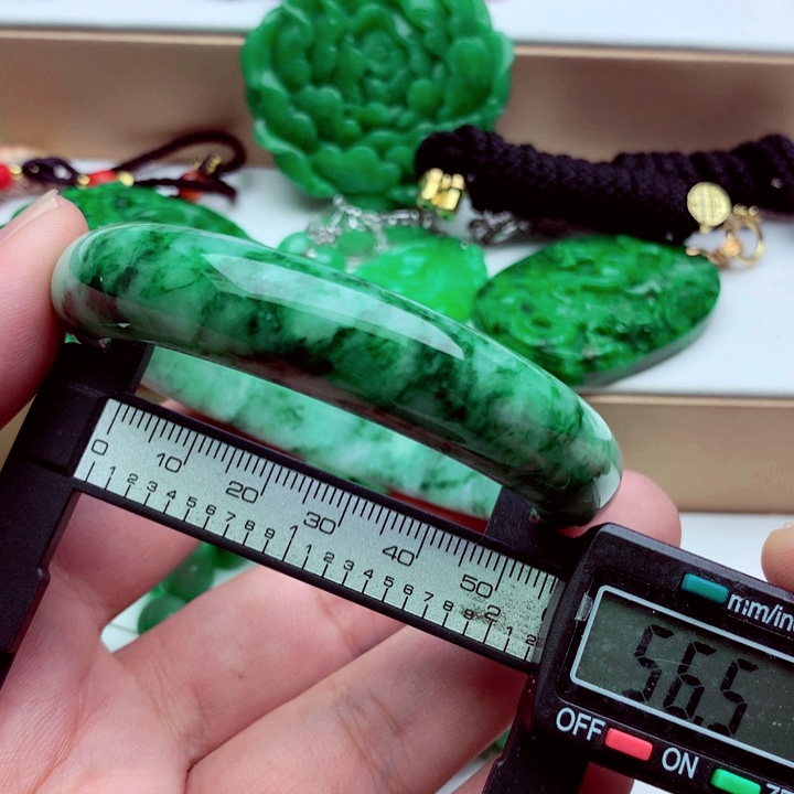 翡翠未镶嵌手镯．．．．．