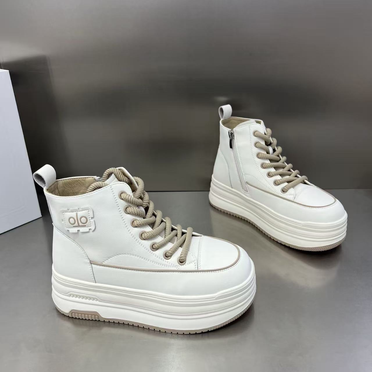 新款气质百搭潮流女士{大棉}时尚休闲鞋B/CC/C8689