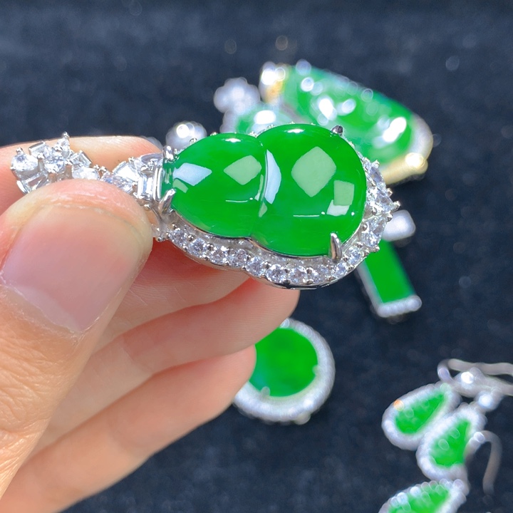 翡翠颈饰银S925镶嵌一个