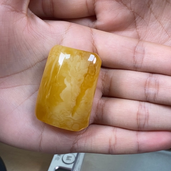 琥珀裸石未镶嵌无事牌