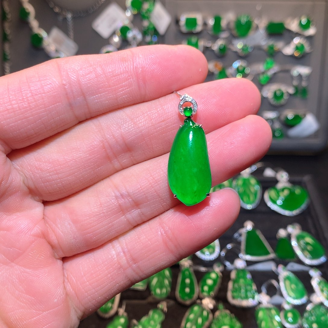 翡翠吊坠(不含链)18K金镶嵌天然翡翠