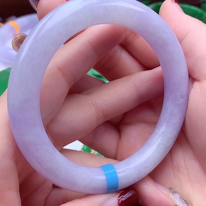 翡翠手镯未镶嵌翡翠