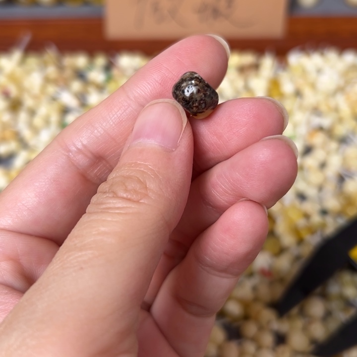 蜜蜡未镶嵌裸石10.1mm一个
