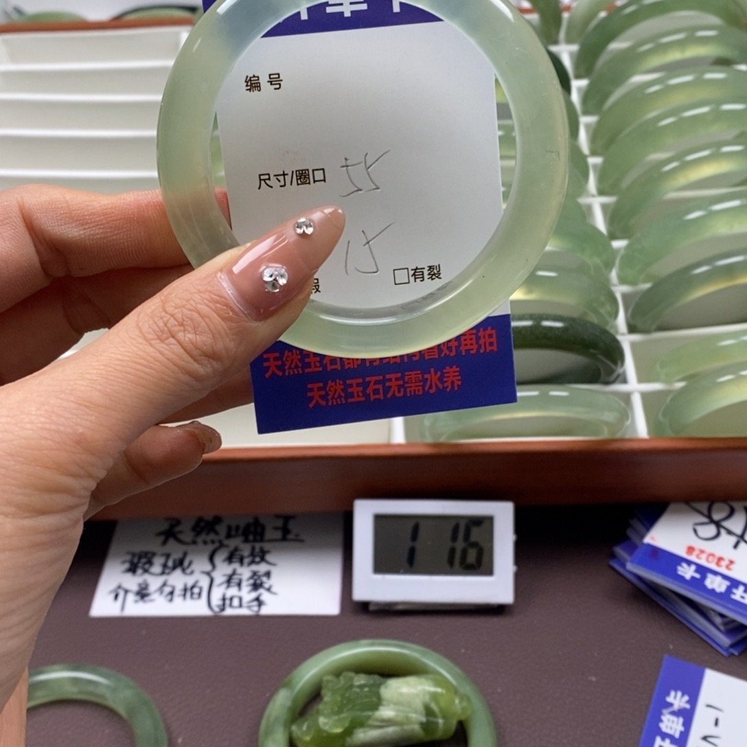 蛇纹石玉手镯未镶嵌