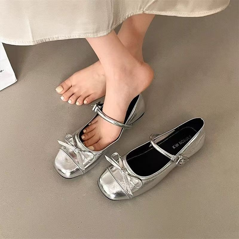 银色浅口芭蕾风平底单鞋女2025年新款夏秋配裙子法式圆头玛丽珍鞋