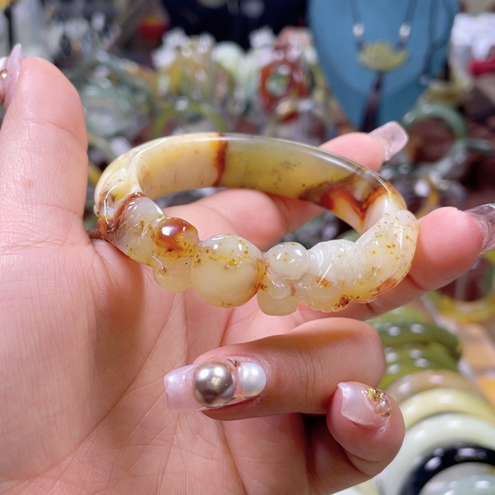 蛇纹石玉手镯未镶嵌