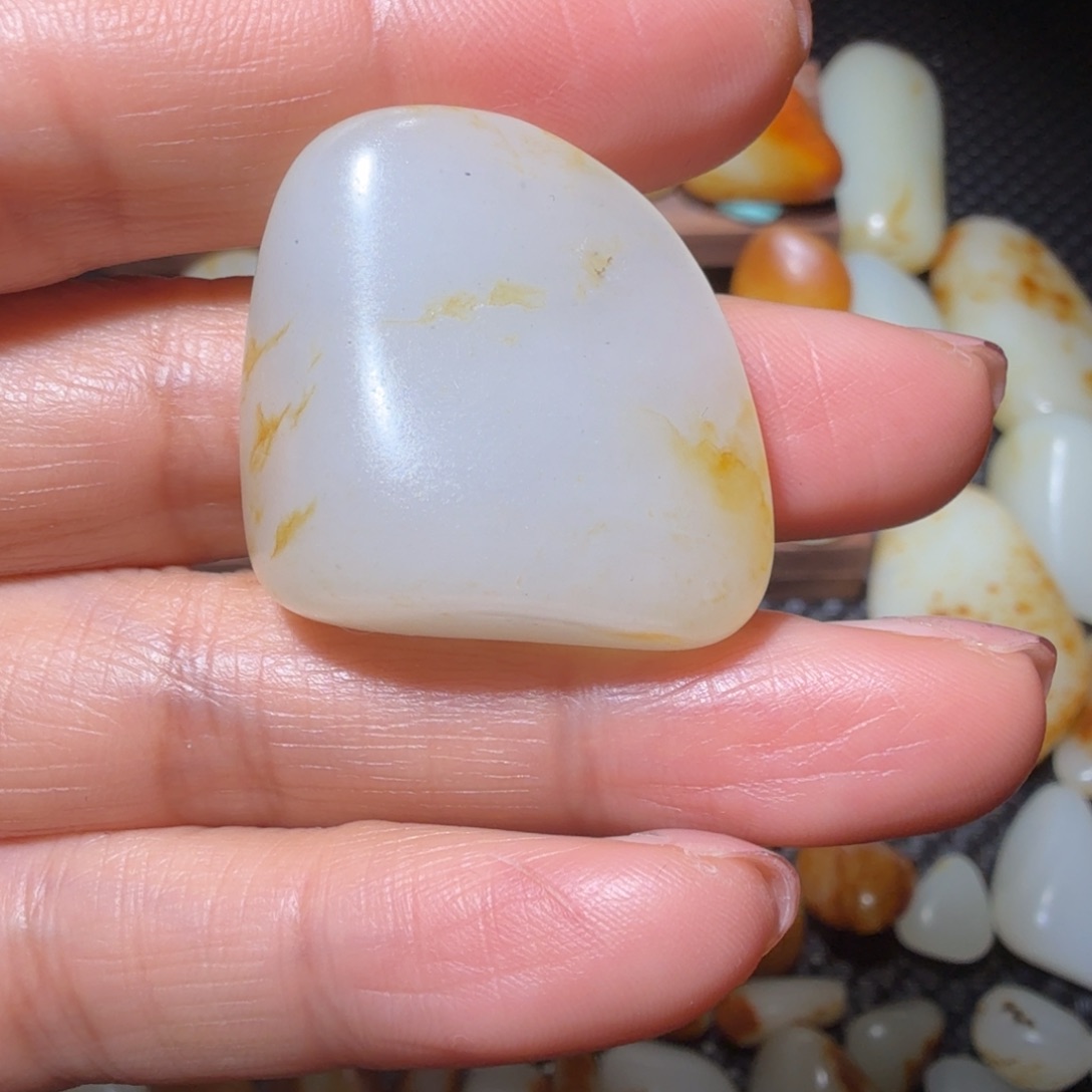 和田玉（糖玉）颈饰未镶嵌