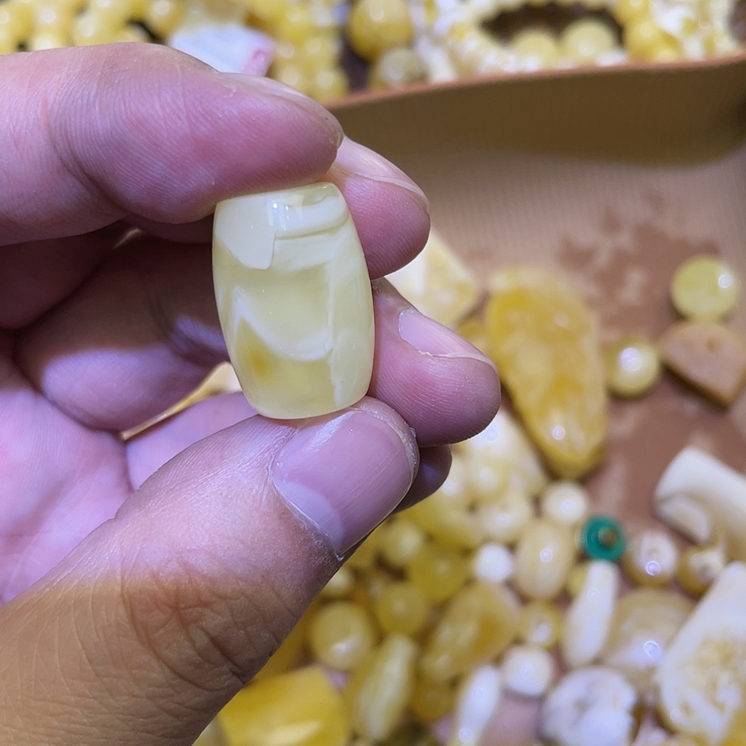 蜜蜡吊坠(不含链)未镶嵌桶珠焦皮白蜡妖花