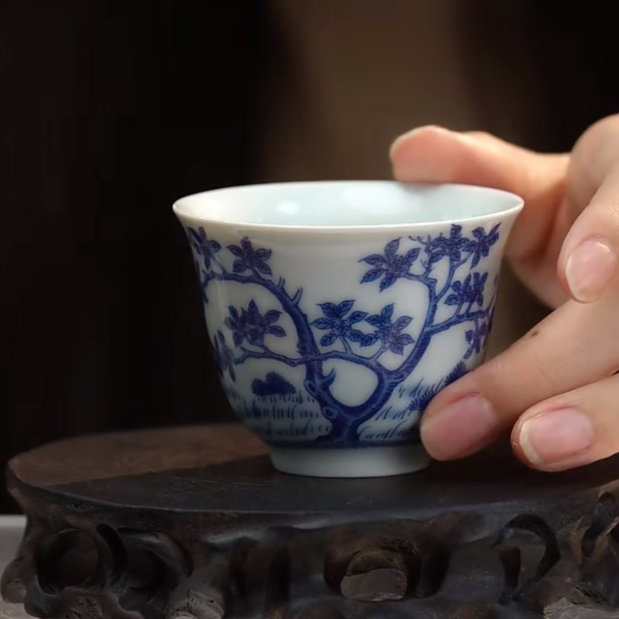 青花花卉纹铃铛杯