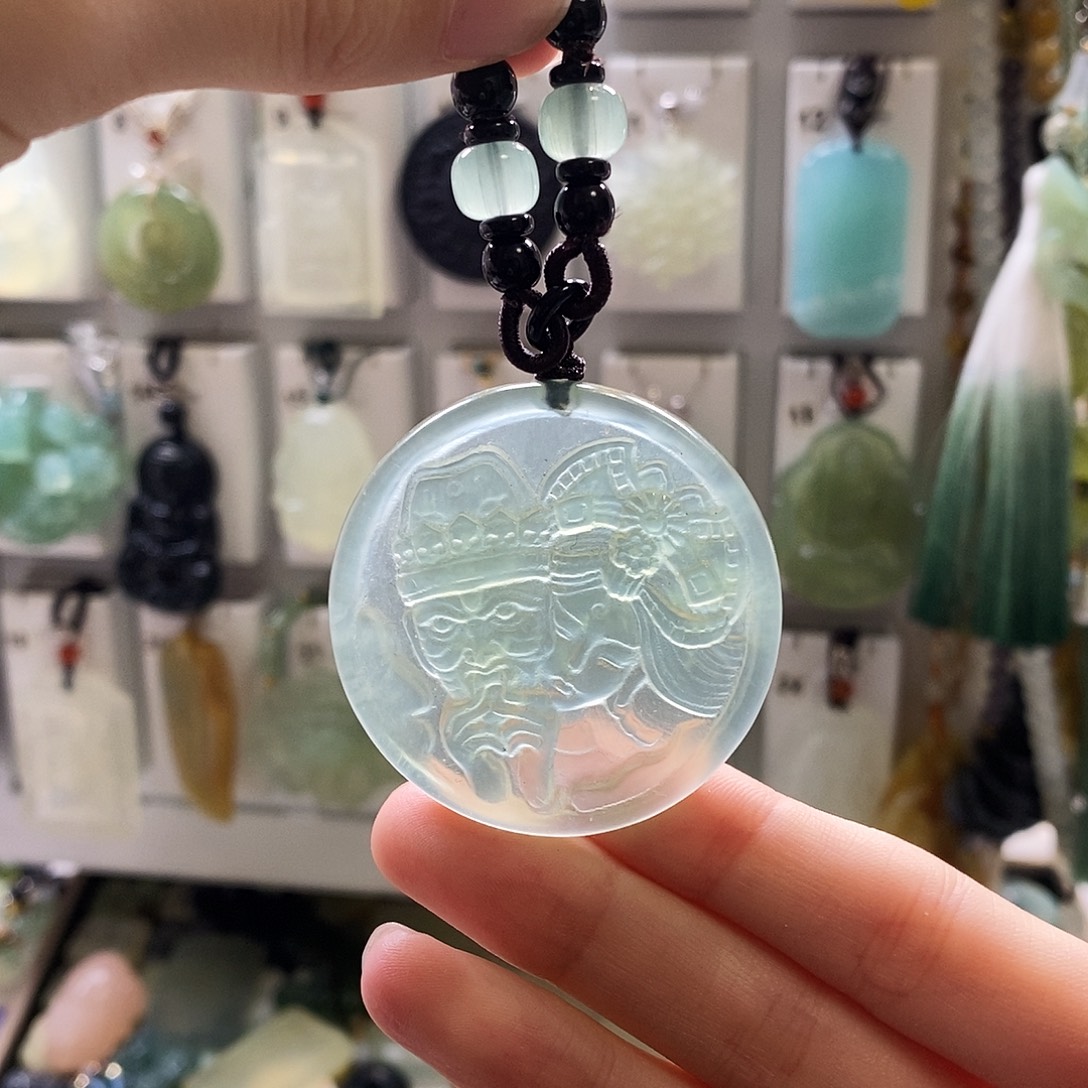 蛇纹石玉未镶嵌颈饰