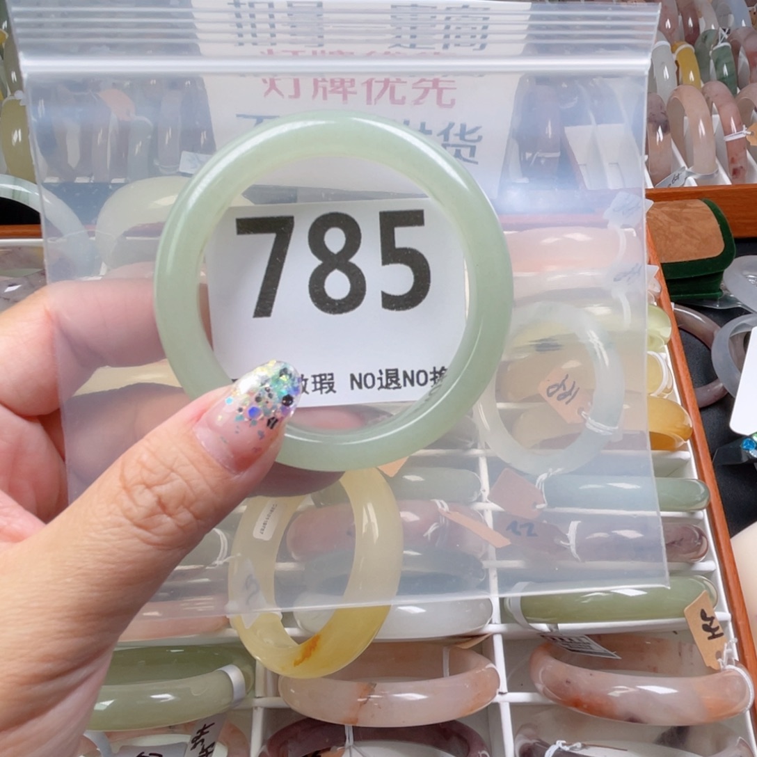 人***凉石英质玉未镶嵌手镯785
