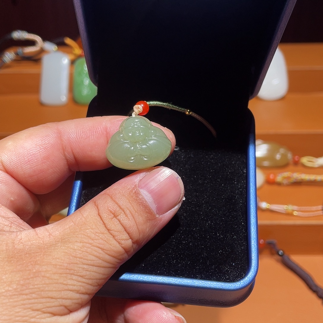 和田玉未镶嵌车挂