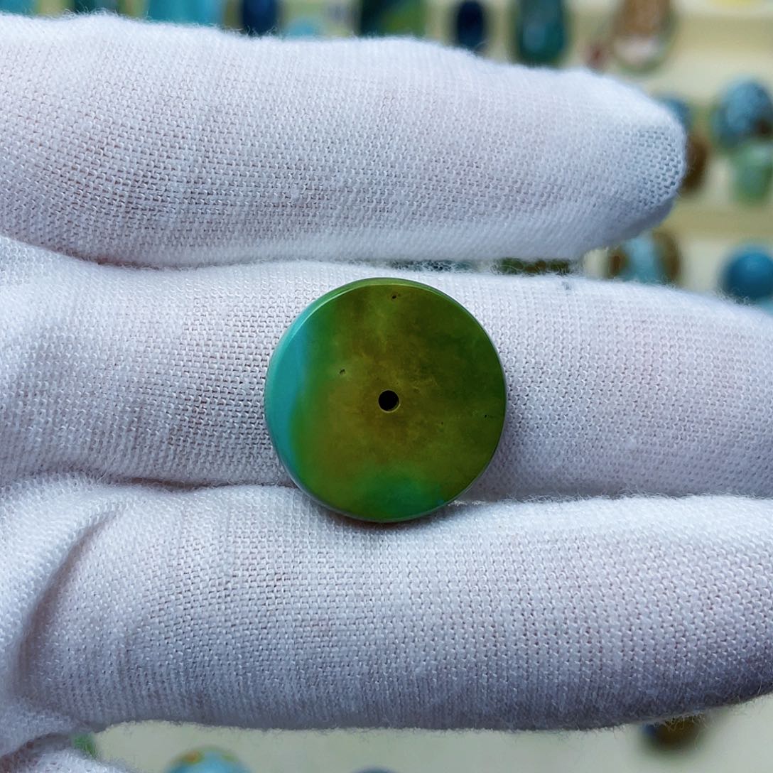 绿松石颈饰未镶嵌