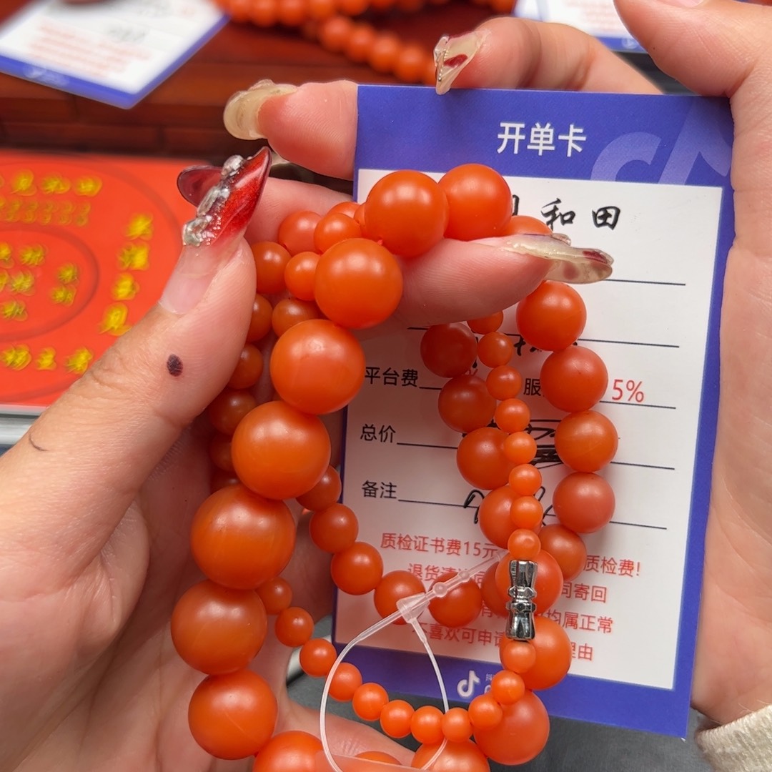 南红玛瑙未镶嵌颈饰芳**体
