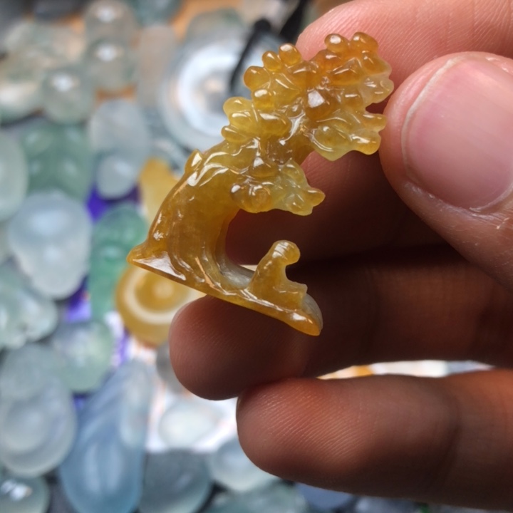 定制翡翠未镶嵌挂件