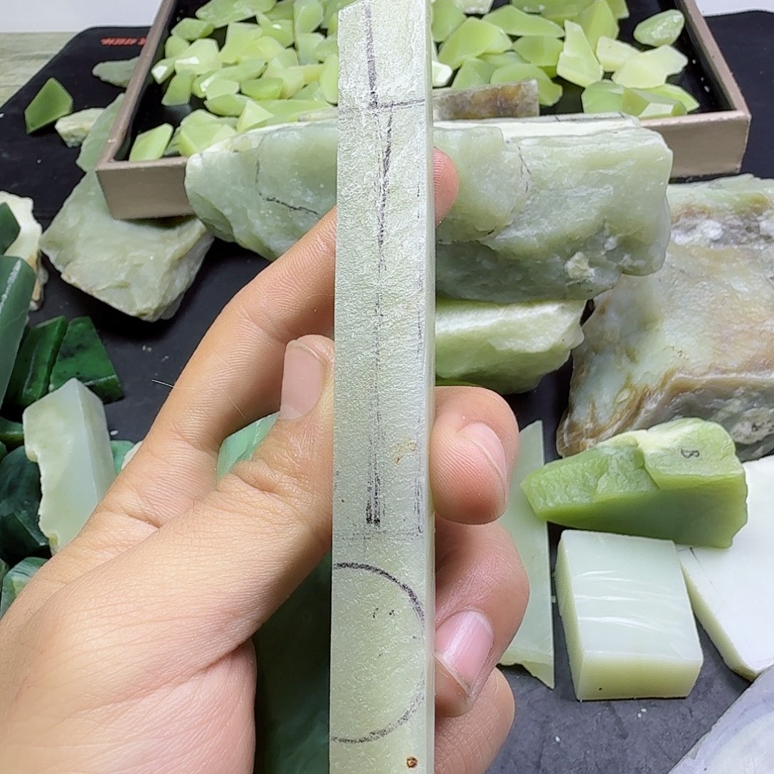 翰***雕和田玉（糖玉）未镶嵌珠宝奇石