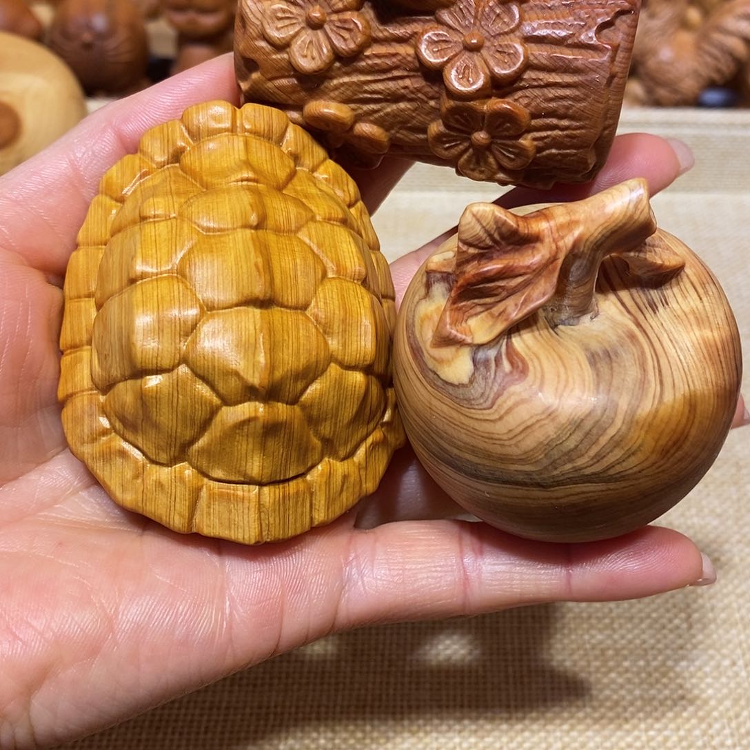 柏木（崖柏）?****崖柏手把件，富甲，苹果，抱财象