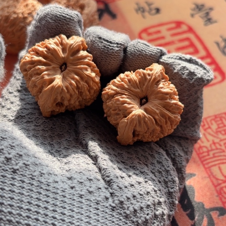 文玩核桃吊坠o***儿南疆石37拉丝