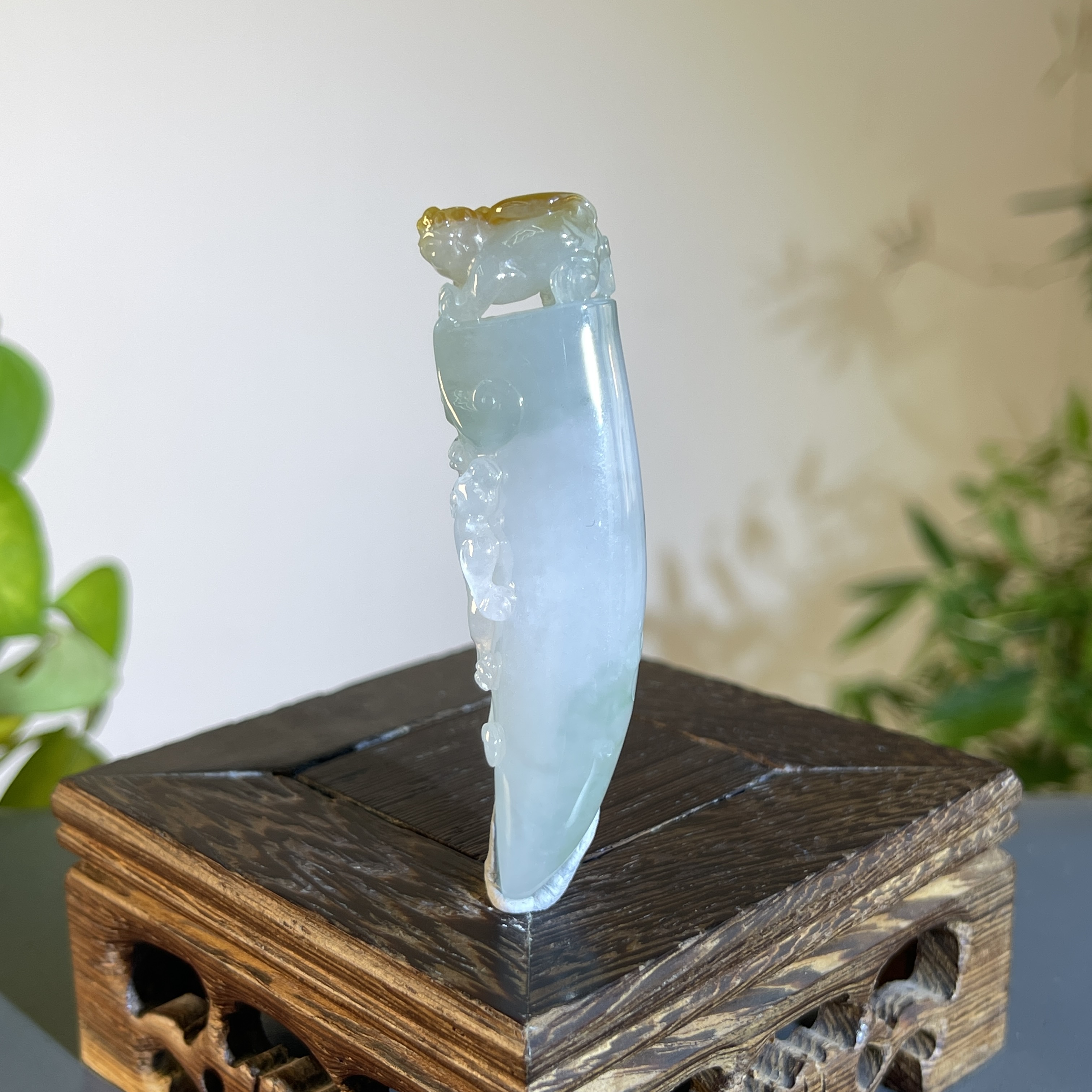 JTA07-131 天然缅甸翡翠A货 龙牙