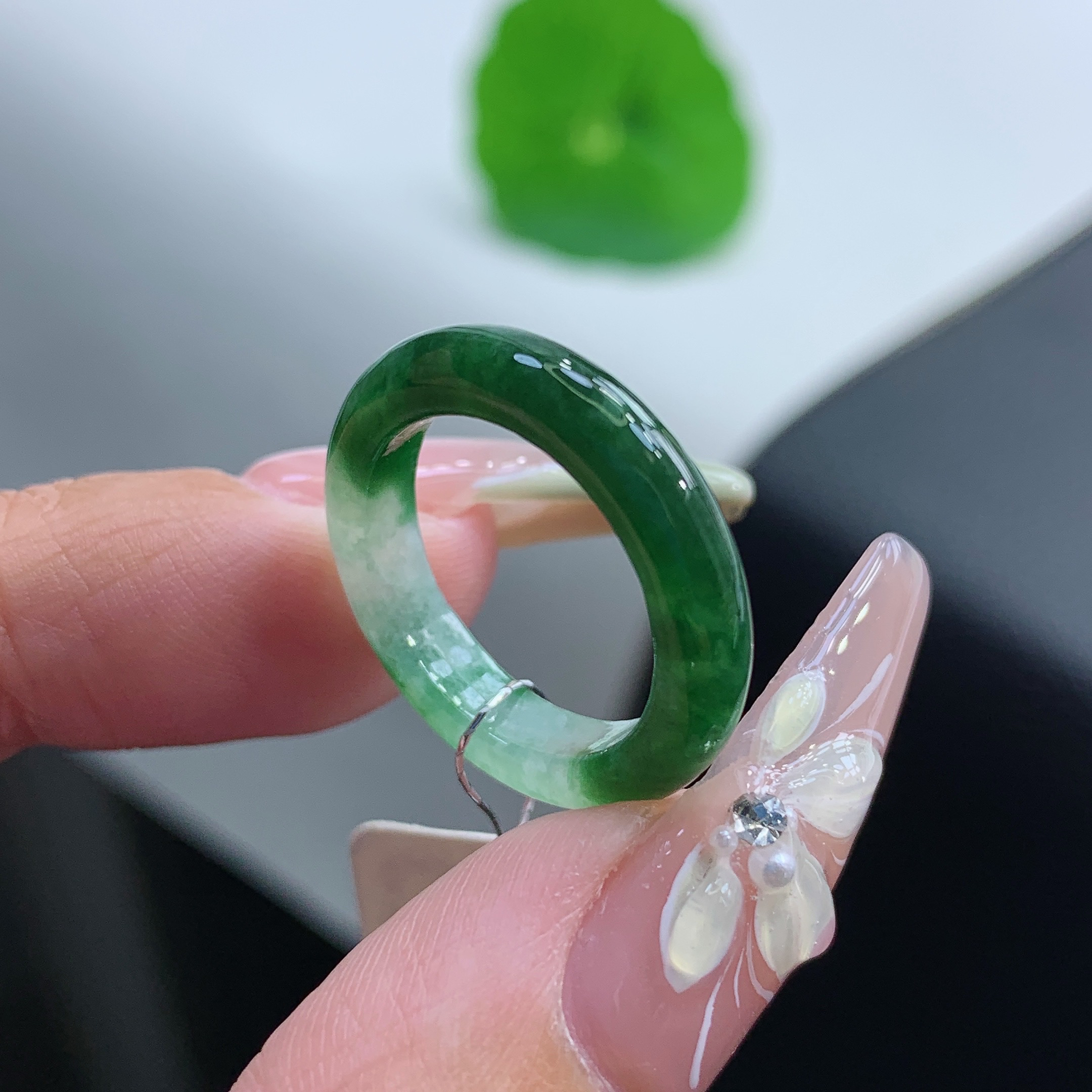 10号 辣阳绿戒指指环绿色 缅甸天然A货 内径15.4-3.9-3.2mm