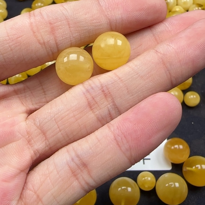 未镶嵌琥珀裸石天然102