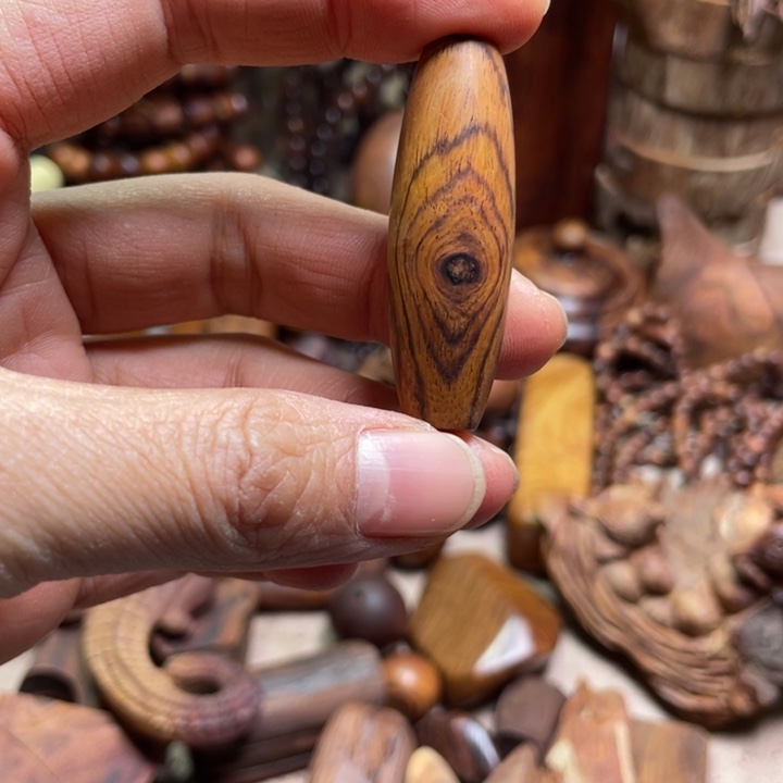木海南黄花梨原料手把件